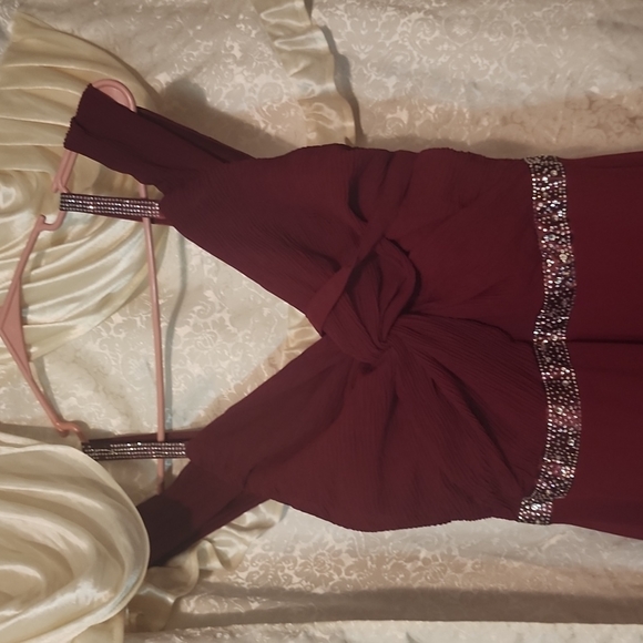 once worn bridesmaid dress wine color - Picture 2 of 3
